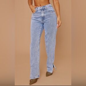 PrettyLittleThing Petite Split Hem Straight Leg jeans!